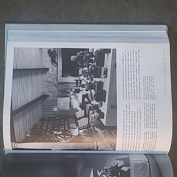 VINTAGE 1988 "INTERIOR DESIGN" COFFEE TABLE BOOK - Picture 7 of 10